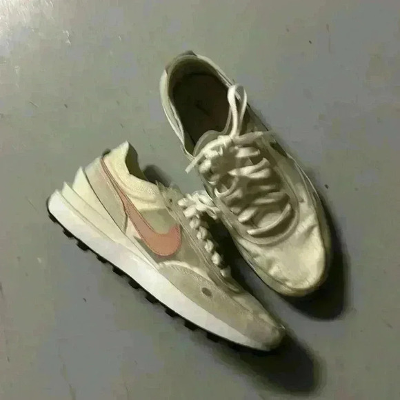 Cute Nike sneakers - Picture 3 of 3
